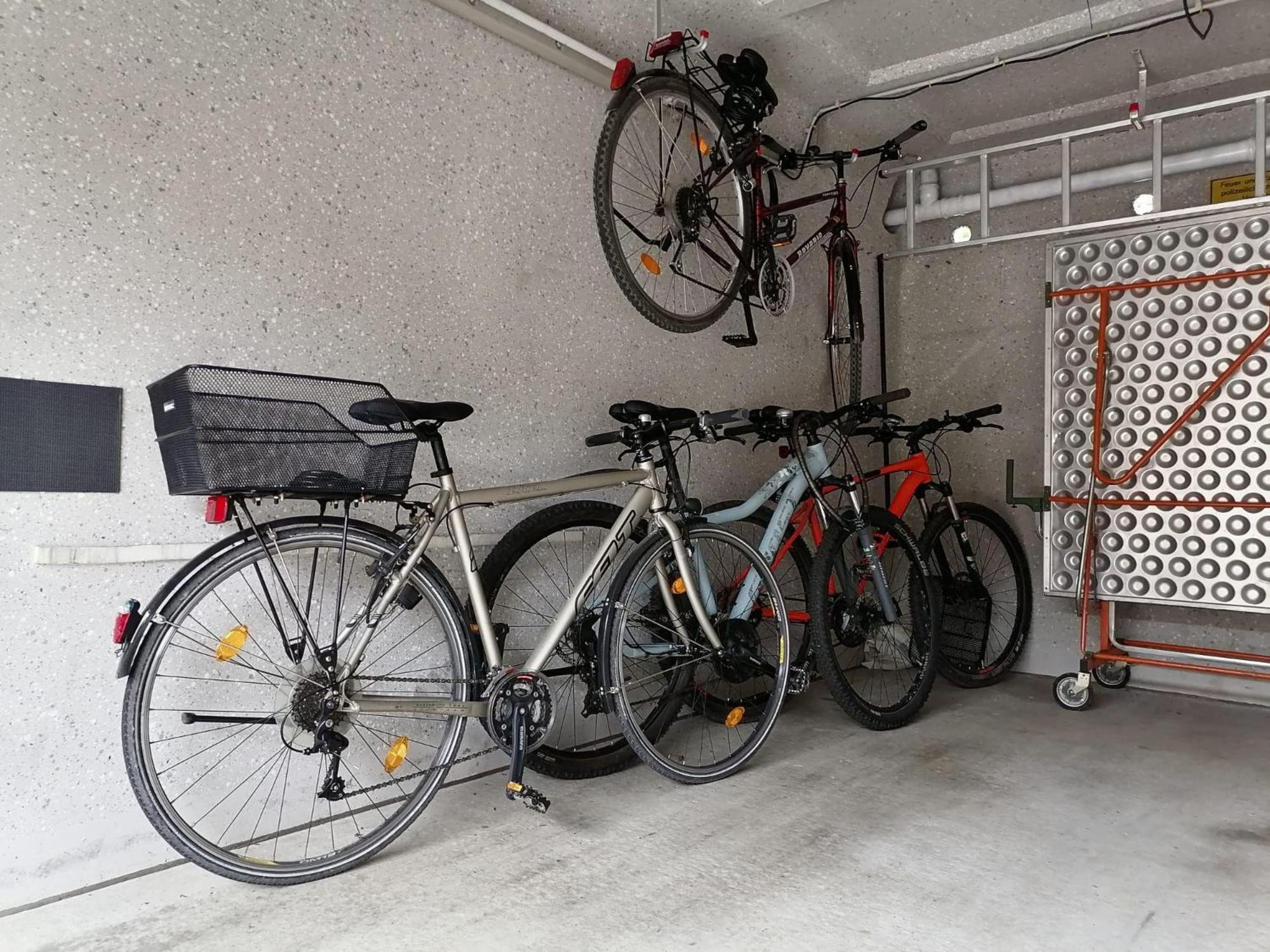 Elegant-Terraced-House-With-Bikes-Near-The-Lake-Children-At-Least-6-A-Old Штарнберг Экстерьер фото